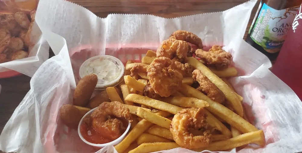 Fried Shrimp Basket with Fries